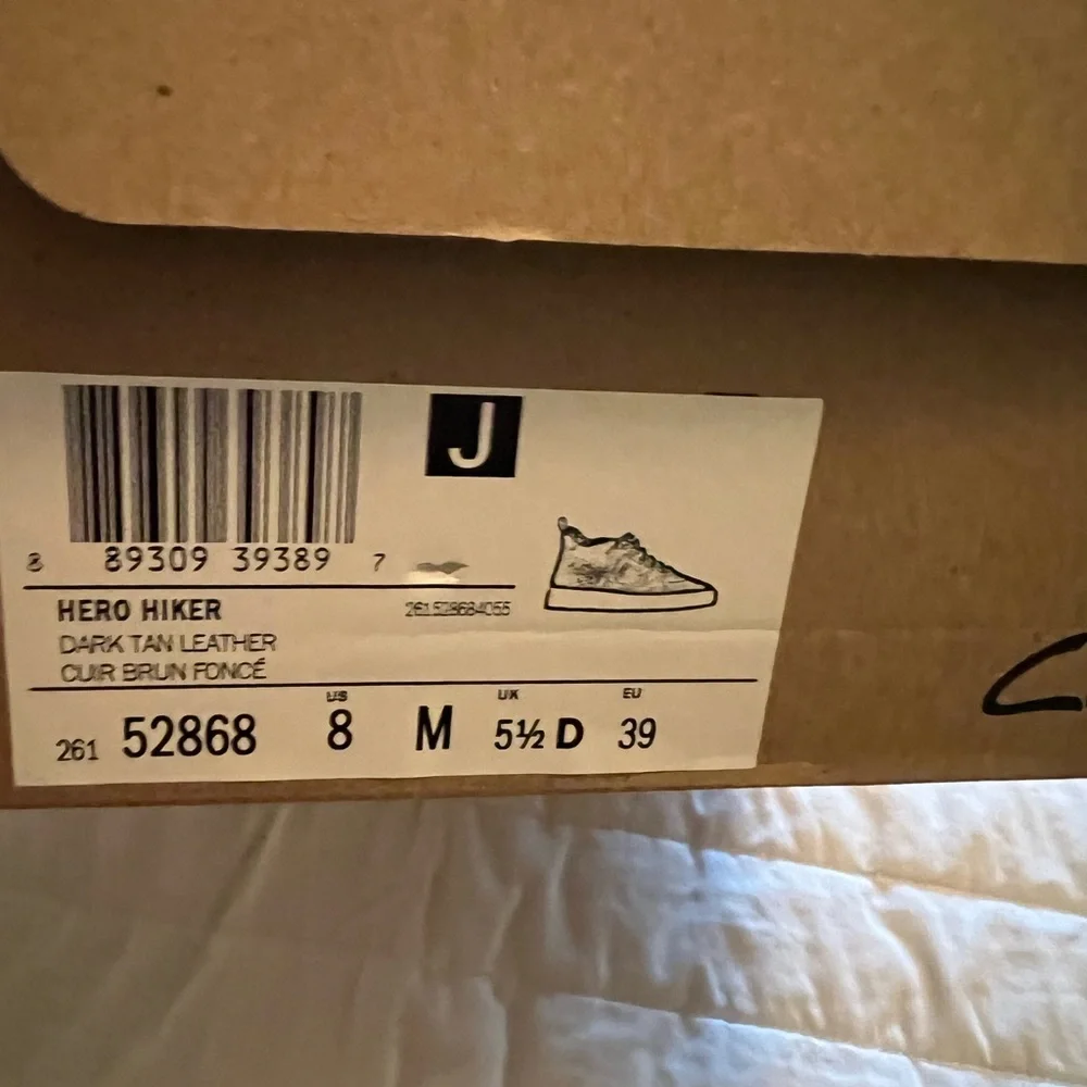 Clarks womans Red and Brown Fur-Lined Sneakers with extra brown laces included - Picture 10 of 10